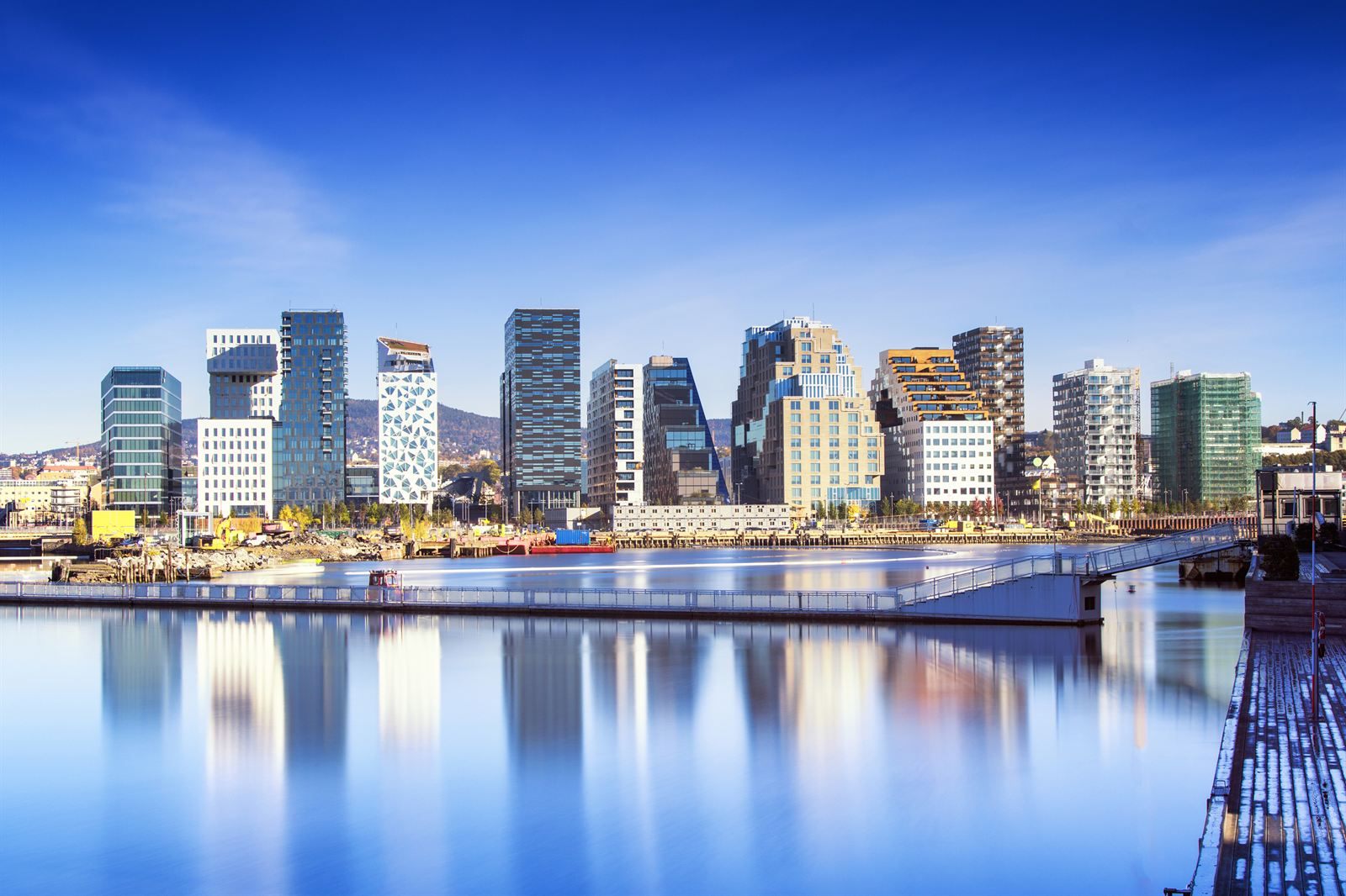 Modern high-rise buildings of Oslo&rsquo;s waterfront reflected in the calm harbor